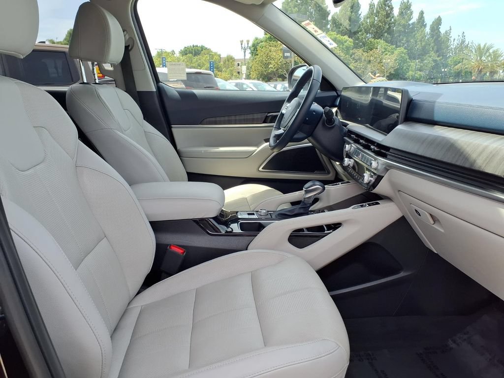 Certified 2024 Kia Telluride EX w/ EX Captain's Chair Package FWD image 7