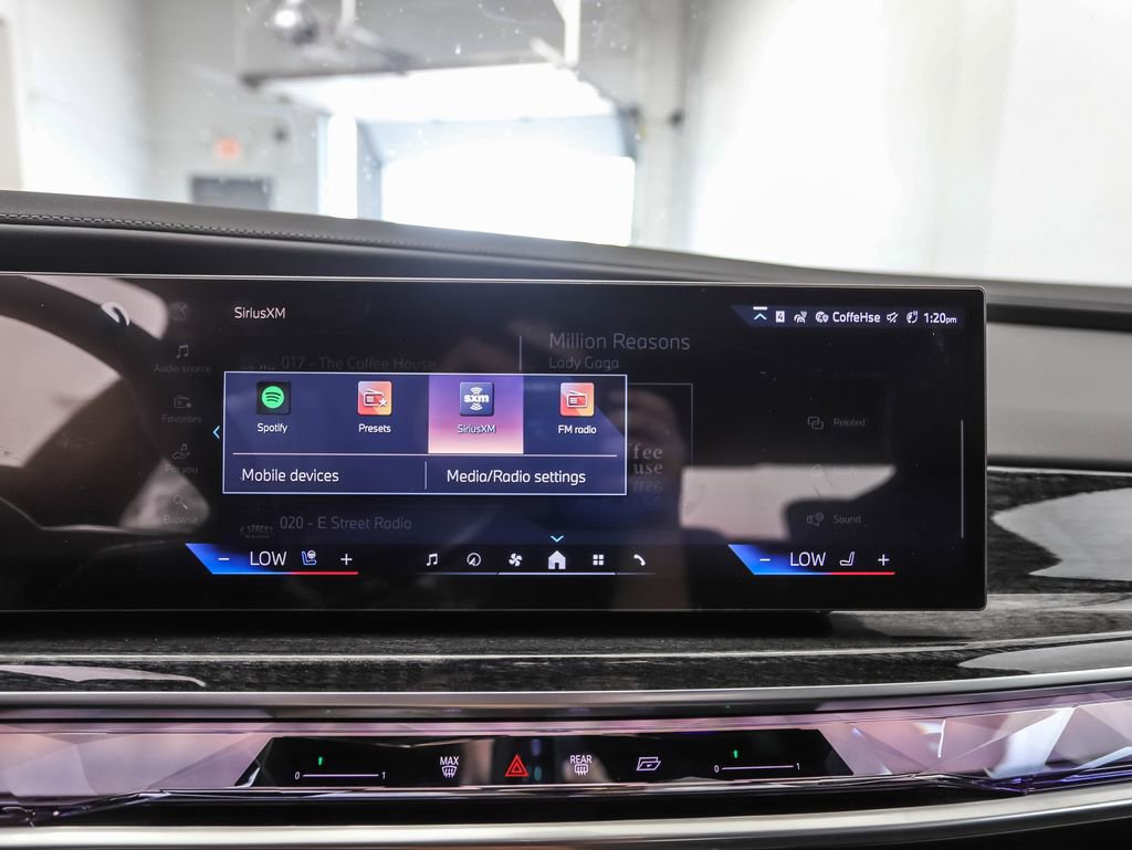 New 2025 BMW i7 xDrive60 image 16