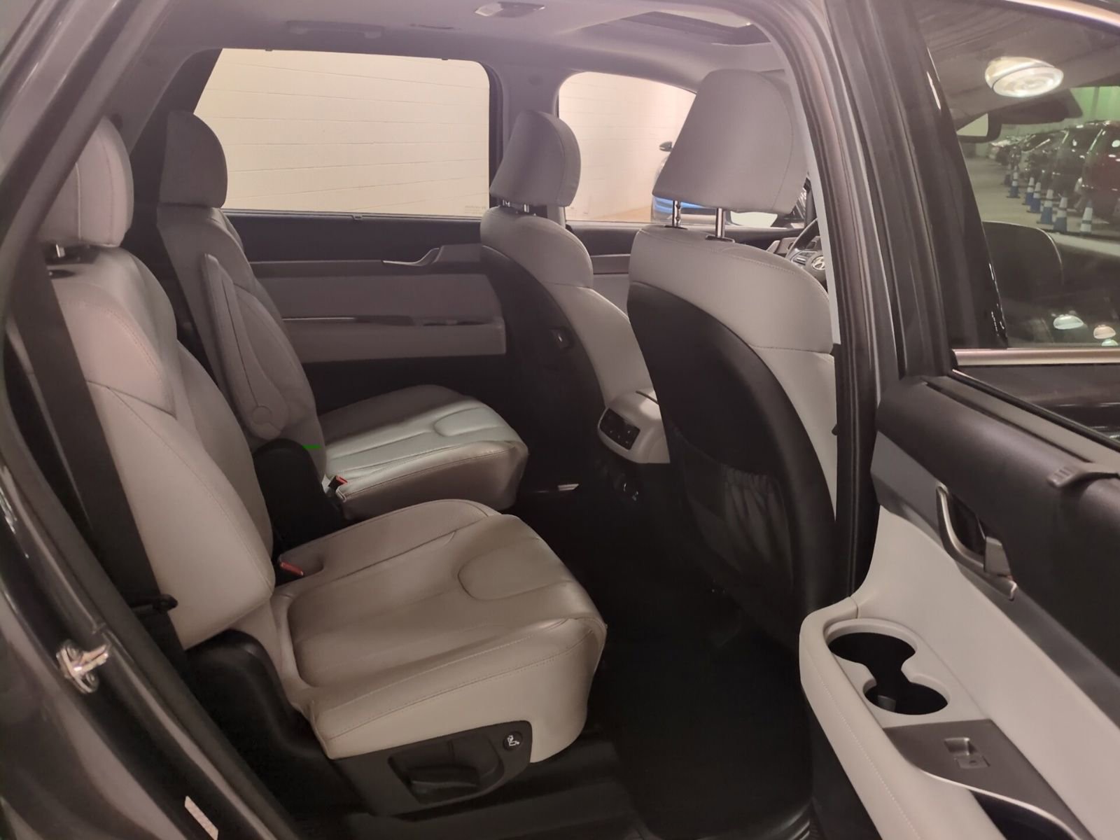 Used 2020 Hyundai Palisade SEL w/ Premium Package image 11