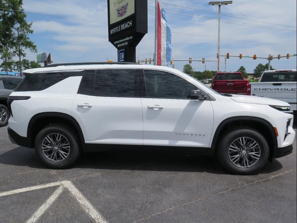 New 2026 Chevrolet Traverse LT image 2