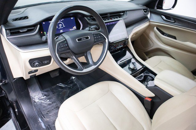 Used 2023 Jeep Grand Cherokee Limited image 9