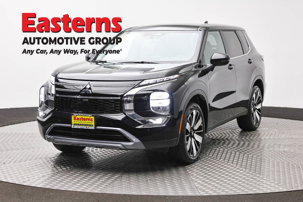 Used 2025 Mitsubishi Outlander SE AWD/4WD image 1