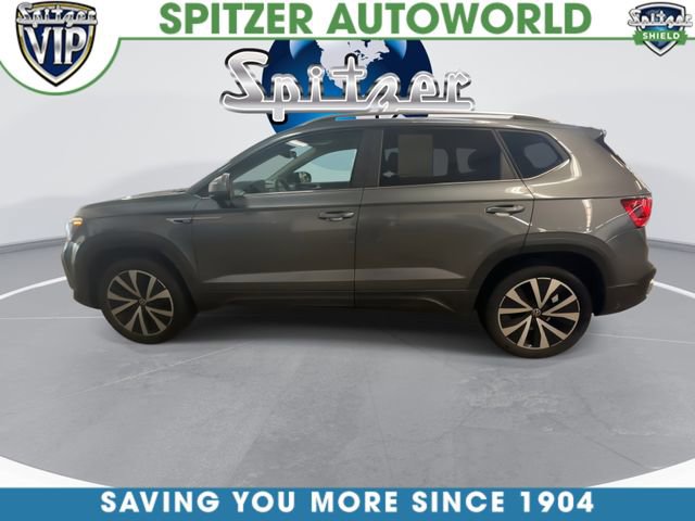Used 2023 Volkswagen Taos SE w/ Panoramic Sunroof Package FWD image 6
