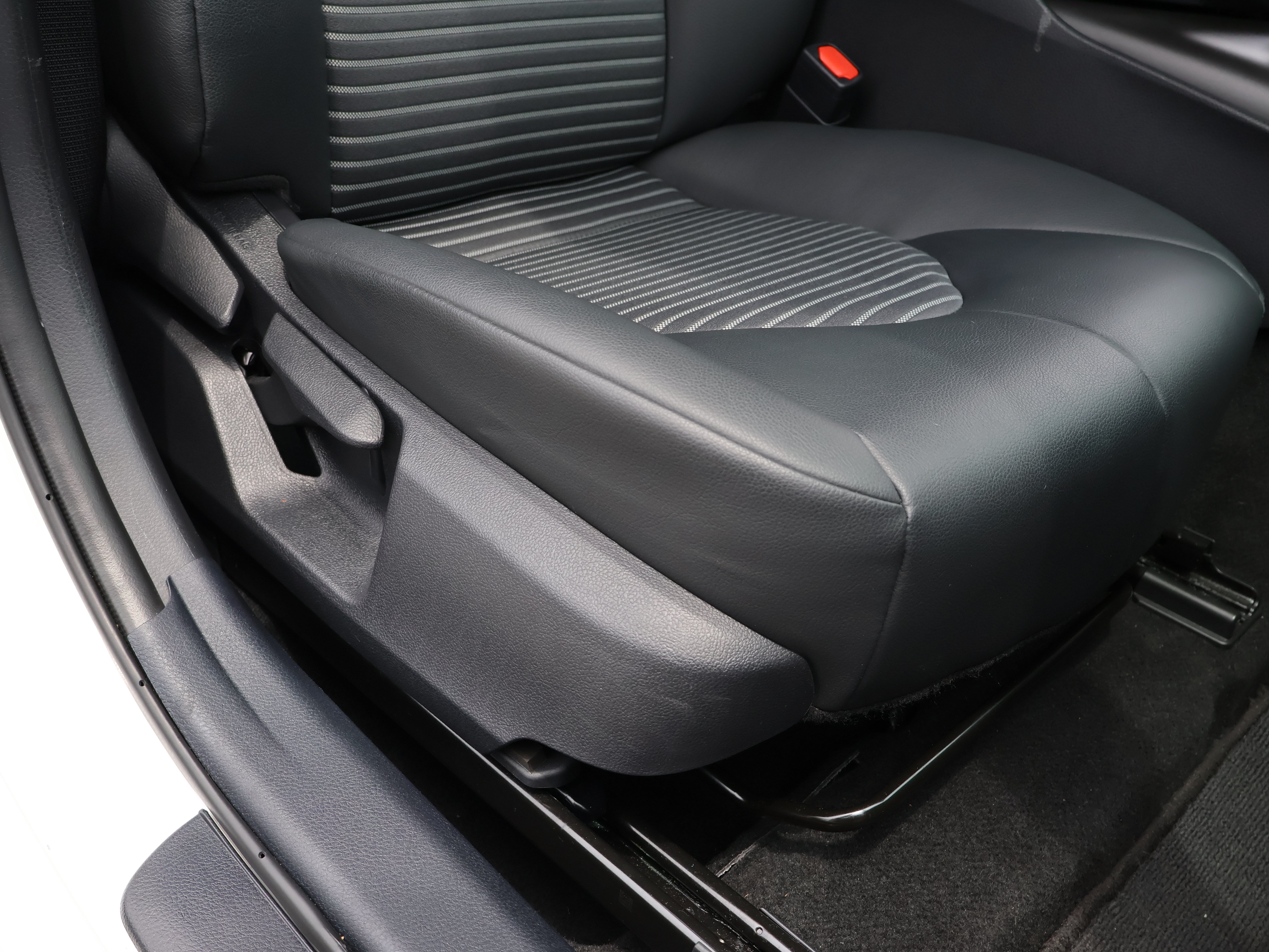 Used 2024 Toyota Camry SE w/ Convenience Package FWD image 9