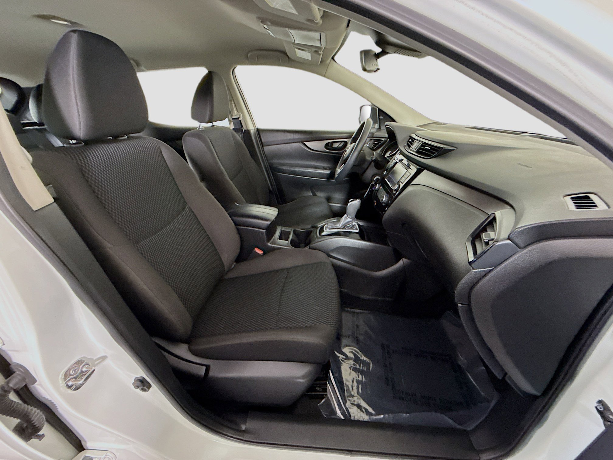 Used 2020 Nissan Rogue Sport S image 28