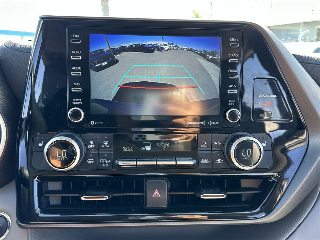 Used 2022 Toyota Highlander XLE image 28