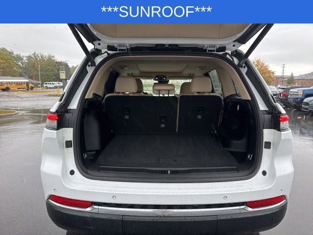 Used 2022 Jeep Grand Cherokee Limited w/ Luxury Tech Group II image 6