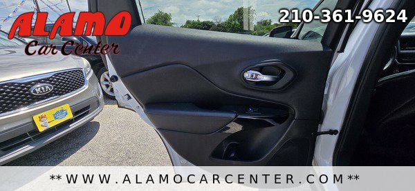 Used 2019 Jeep Cherokee Latitude Plus FWD image 30