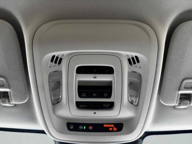 Used 2024 Buick Envision Avenir AWD/4WD image 39