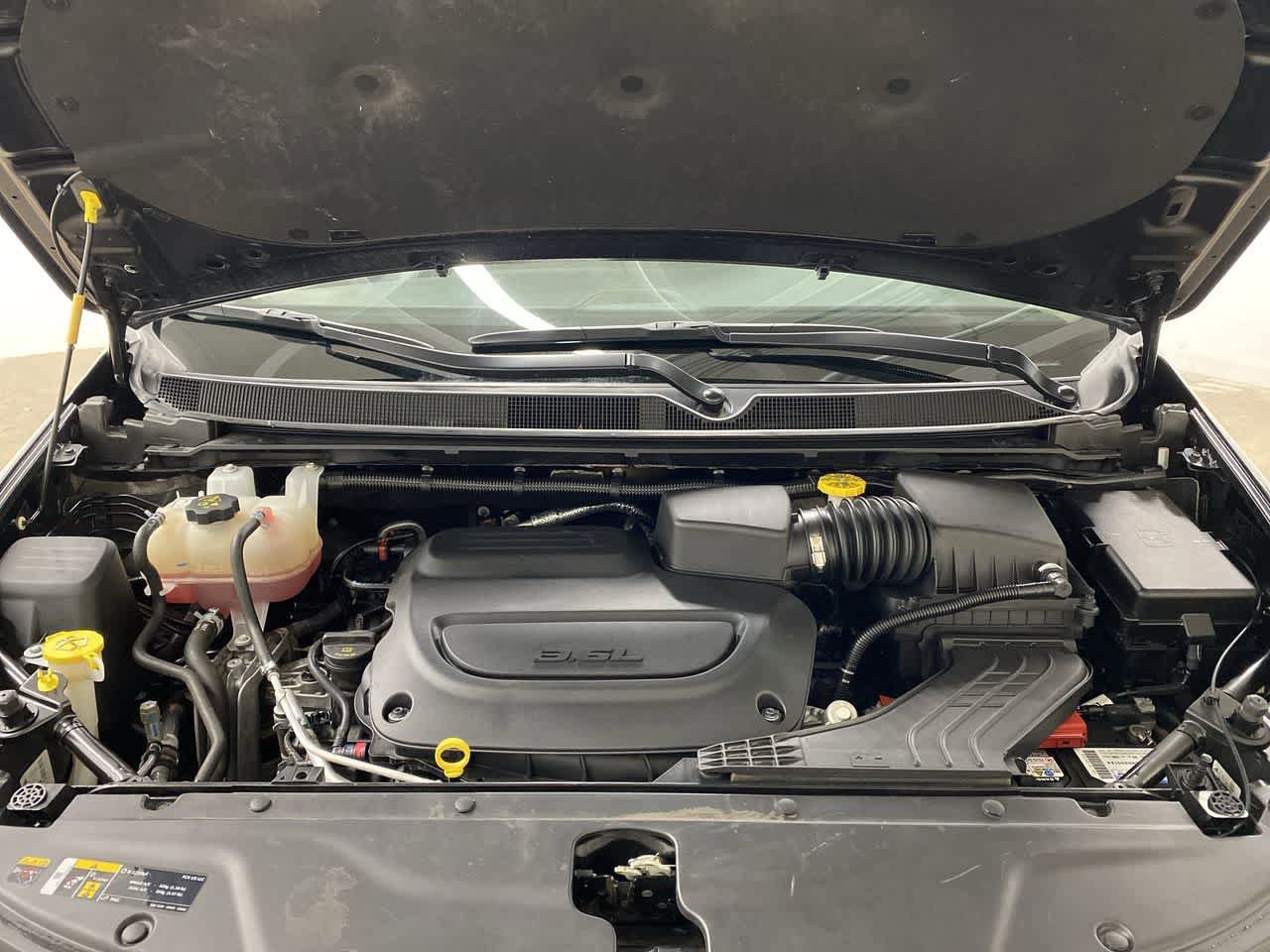 Used 2024 Chrysler Pacifica Touring-L FWD image 12