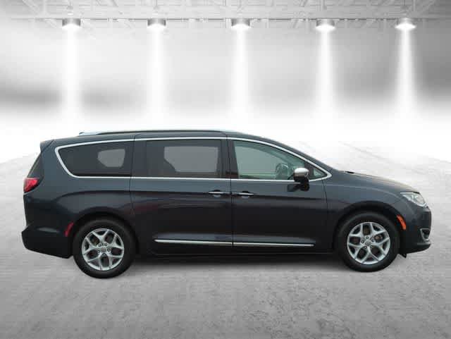 Used 2020 Chrysler Pacifica Limited w/ Advanced Safetytec Group FWD image 9