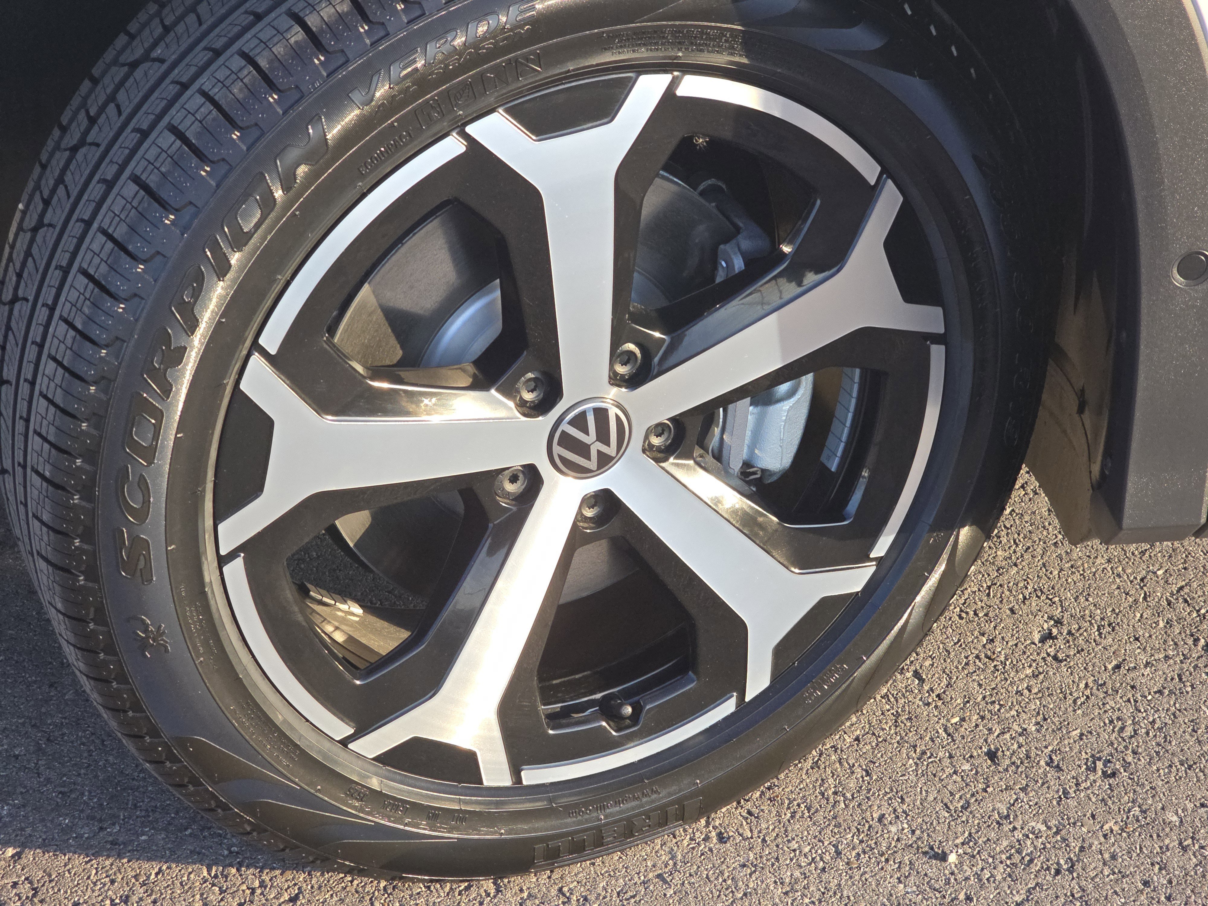 New 2026 Volkswagen Tiguan SE image 13