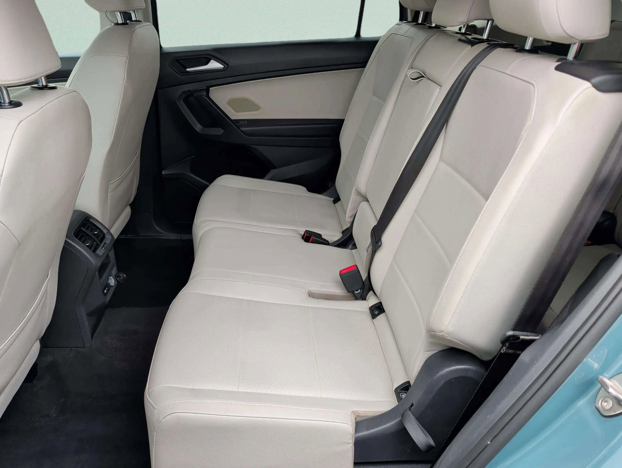 Used 2021 Volkswagen Tiguan SE image 23