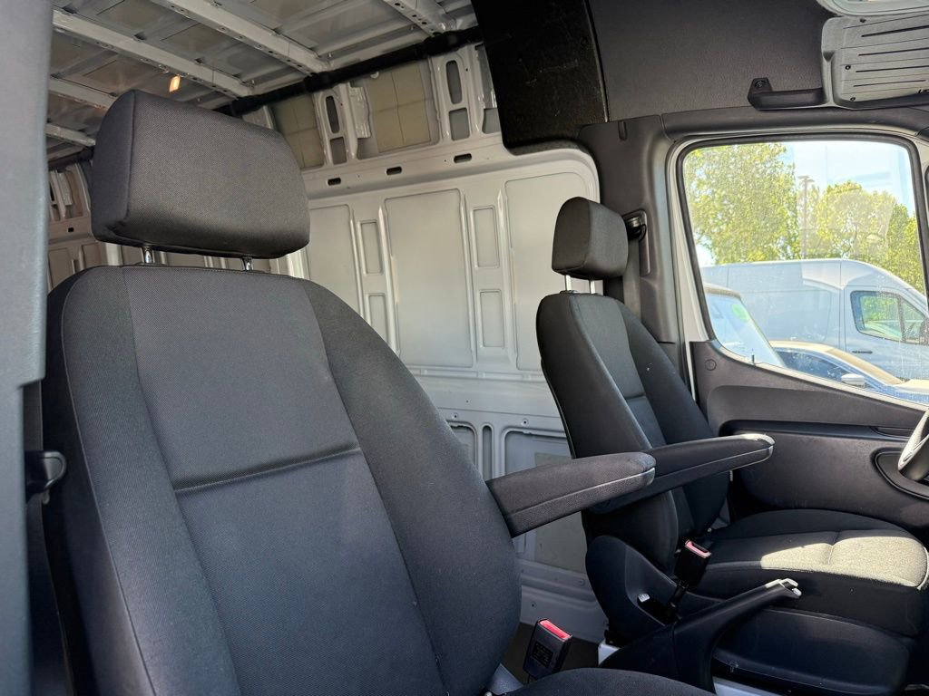 Used 2023 Mercedes-Benz Sprinter 2500 image 3