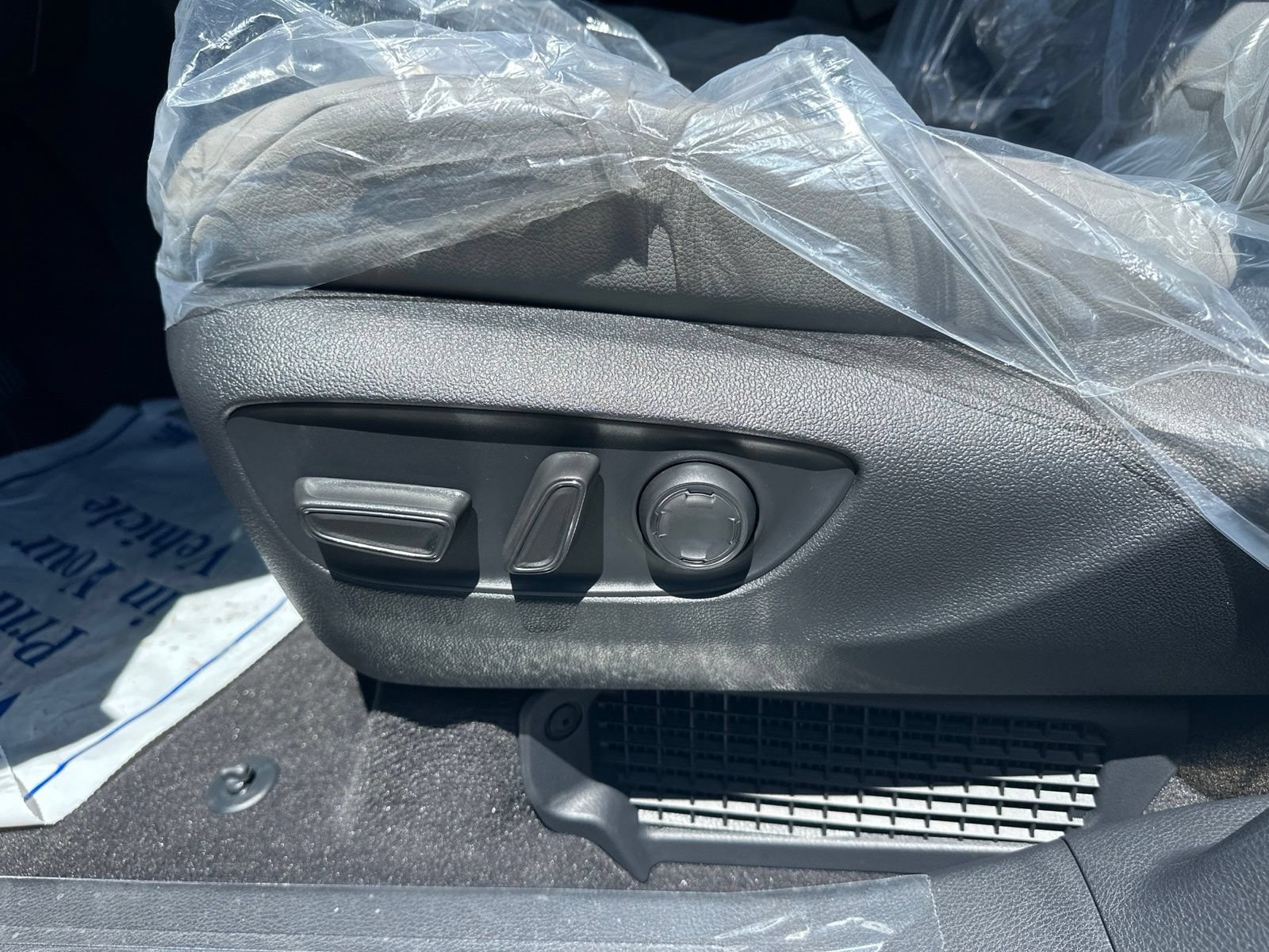 Used 2026 Toyota Sienna XLE FWD image 6