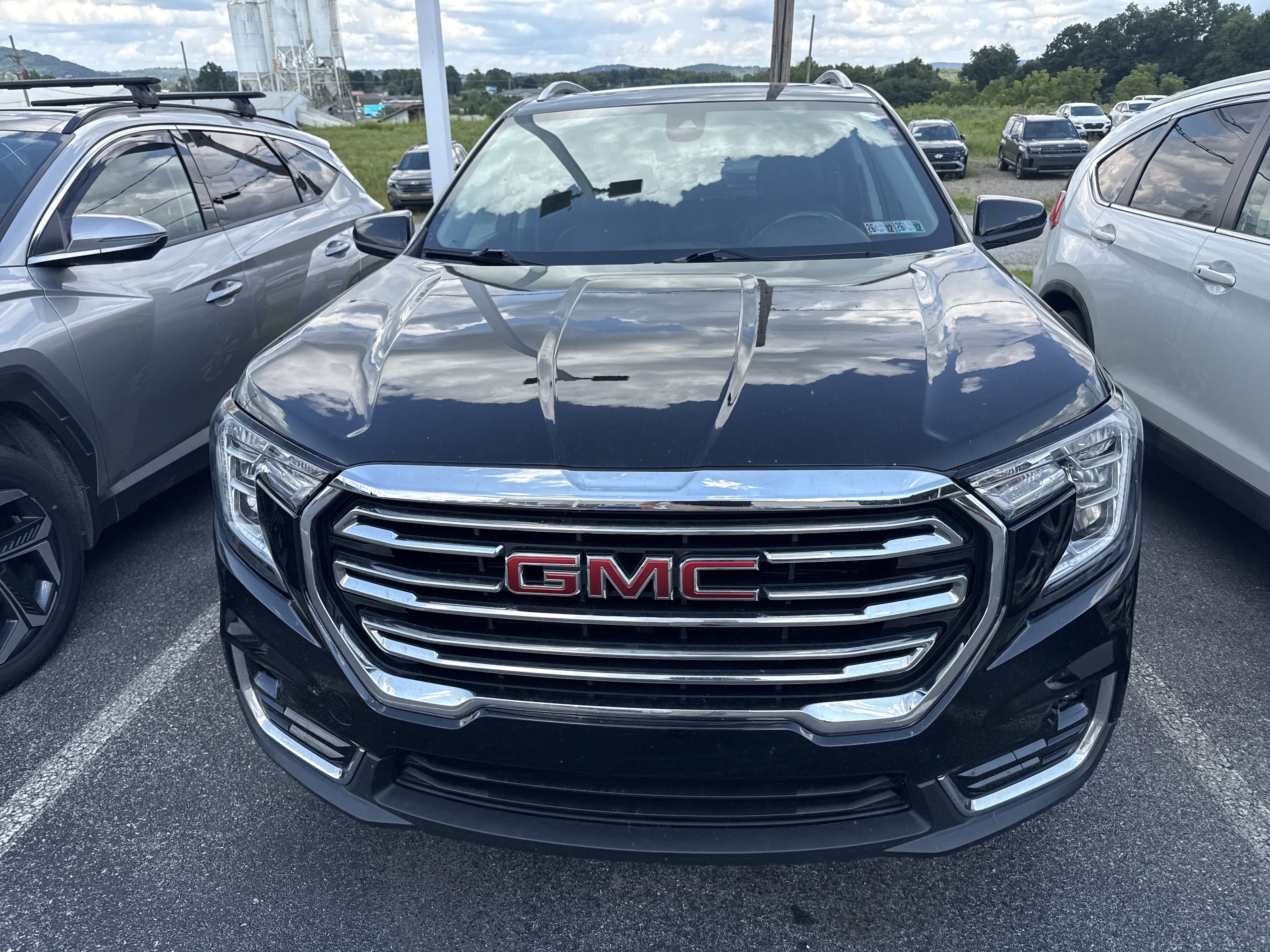 Used 2022 GMC Terrain SLT w/ Infotainment Package II AWD/4WD image 8
