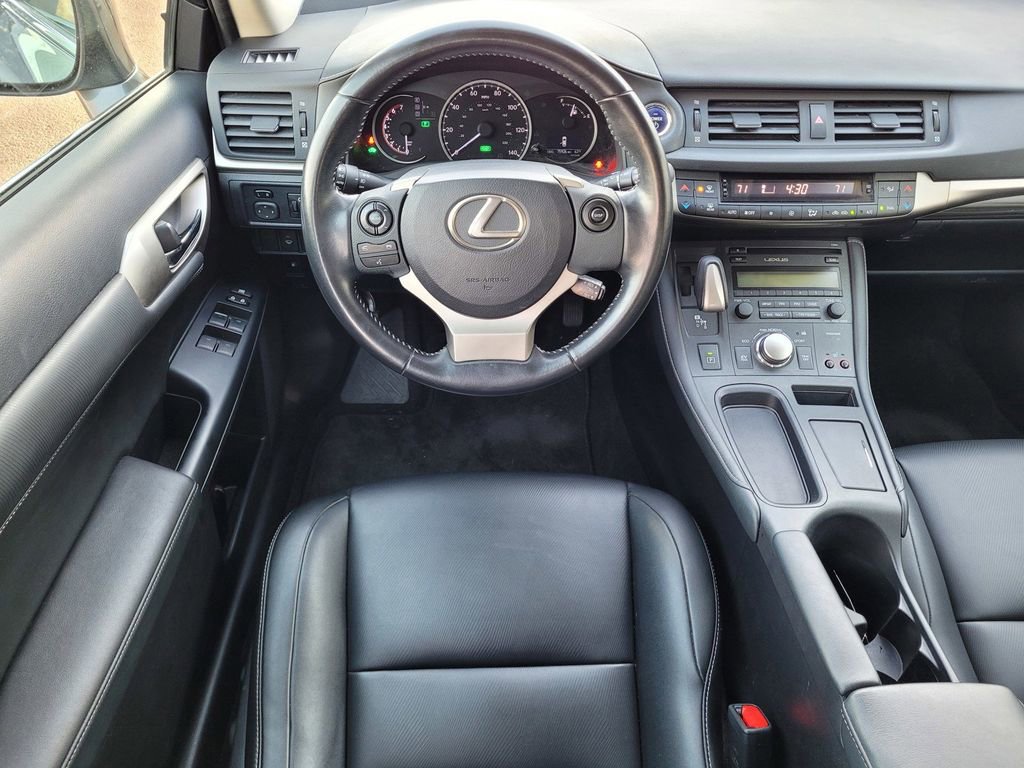 Used 2017 Lexus CT 200h image 10