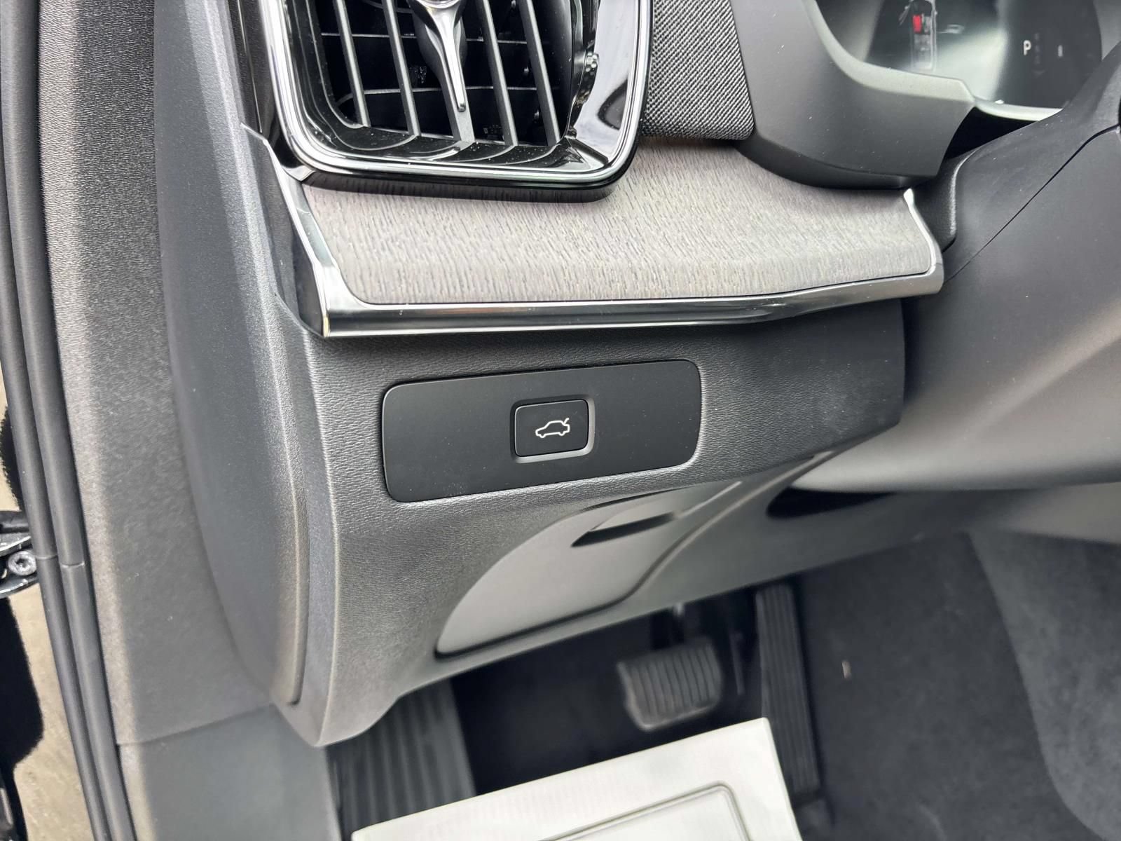 Used 2026 Volvo XC90 B6 Ultra w/ Protection Package Premier AWD/4WD image 15