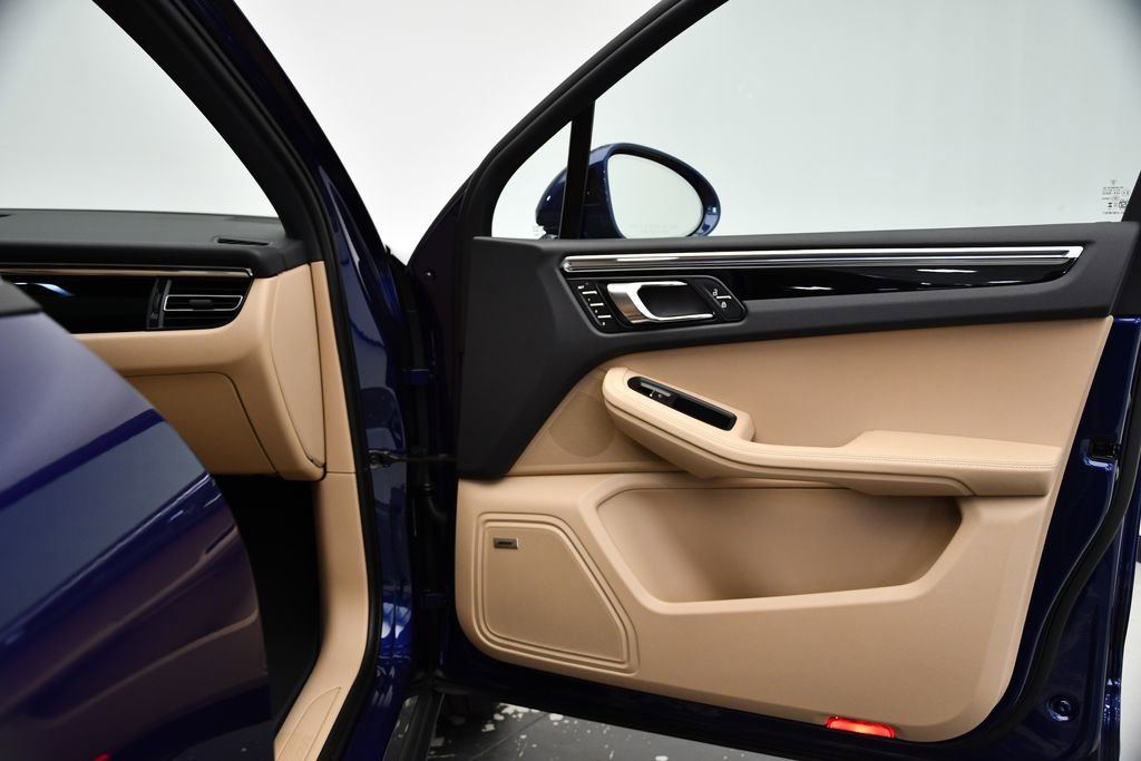 Used 2025 Porsche Macan image 43