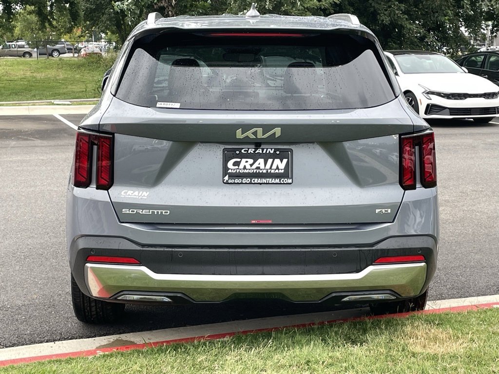 New 2025 Kia Sorento S image 6
