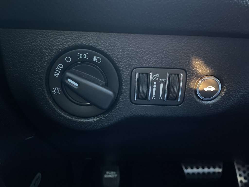 Used 2020 Dodge Challenger SRT Hellcat image 28