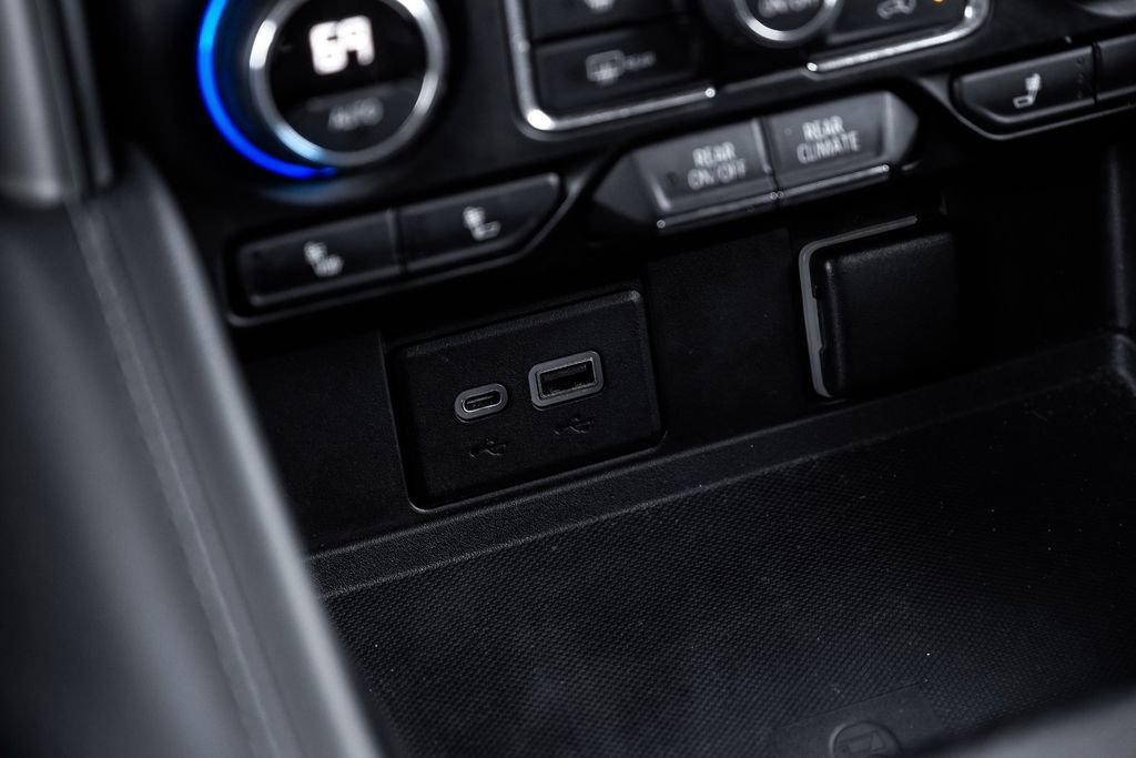 Used 2022 Chevrolet Suburban LT w/ Luxury Package image 26