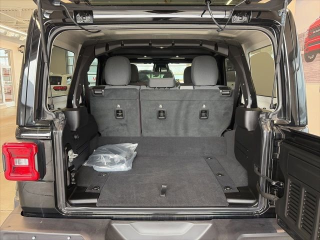 Used 2025 Jeep Wrangler Unlimited Sahara image 10