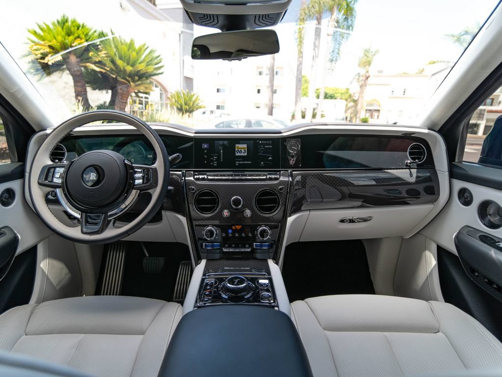 Used 2025 Rolls-Royce Cullinan Black Badge AWD/4WD image 4