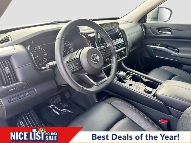Used 2024 Nissan Pathfinder SL w/ Black Appearance Package image 9