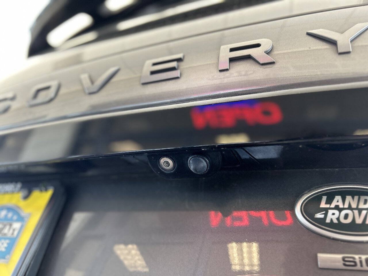 Used 2018 Land Rover Discovery SE AWD/4WD image 16