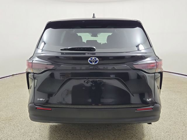 Used 2025 Toyota Sienna LE FWD image 6