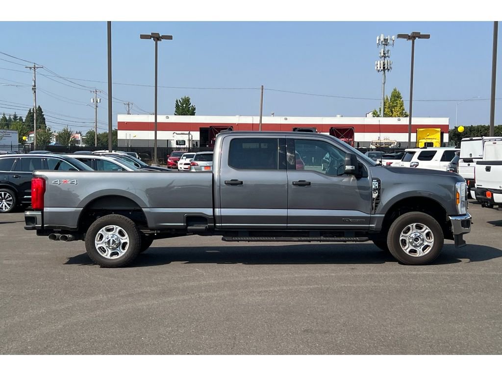 Used 2025 Ford F350 XLT image 3