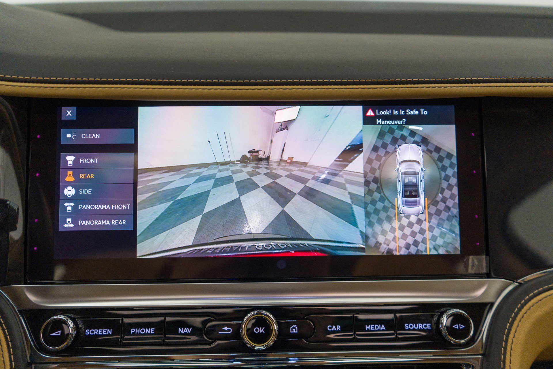 Used 2023 Bentley Flying Spur Plug-In Hybrid image 39