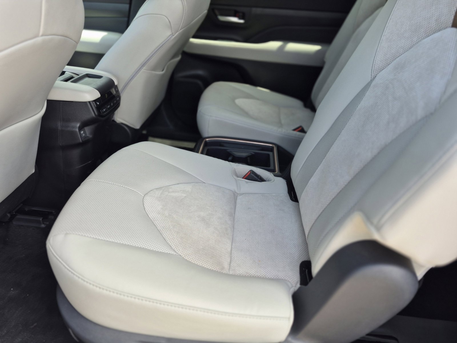 Used 2025 Toyota Grand Highlander AWD Hybrid image 17