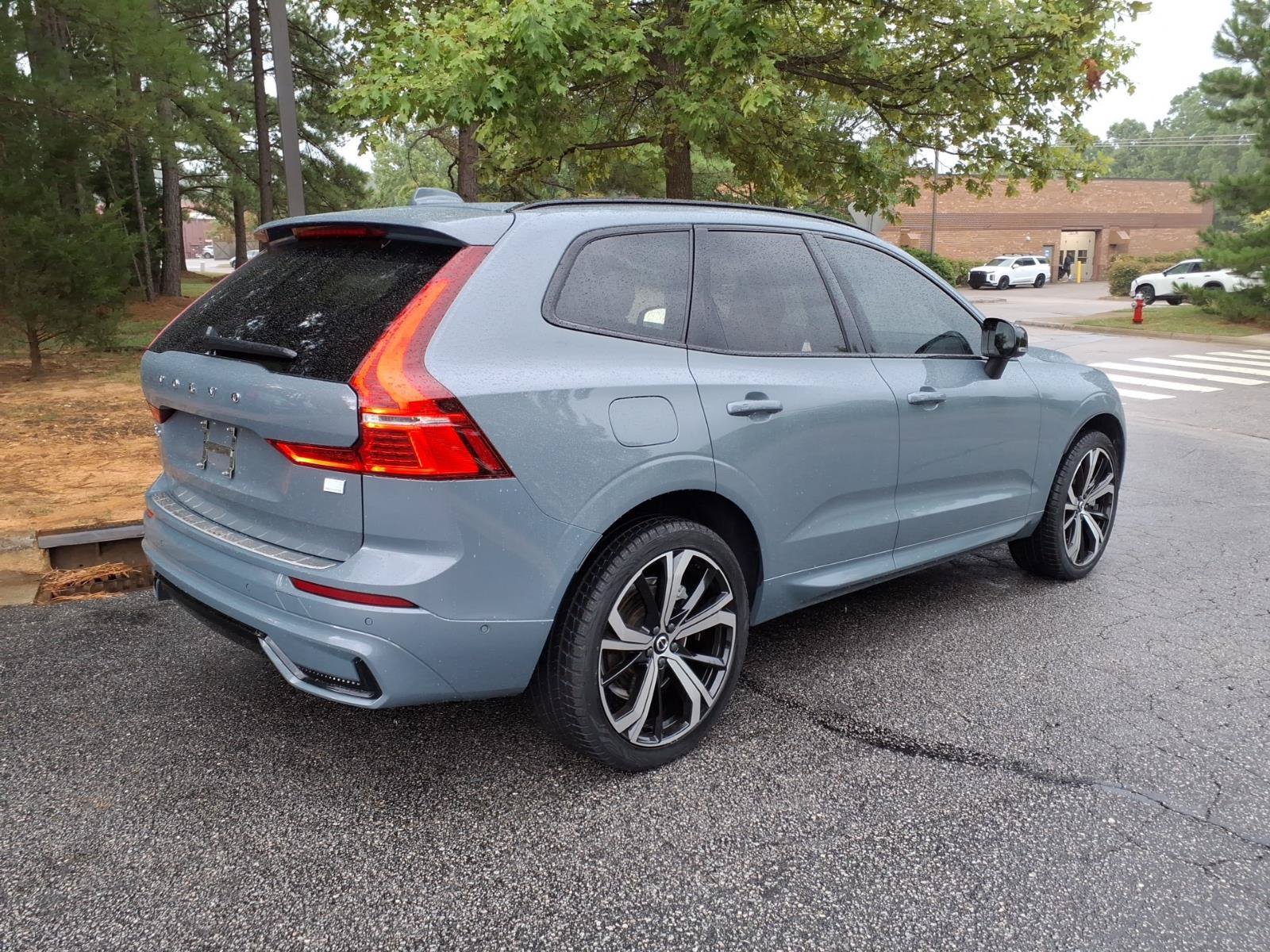 Certified 2024 Volvo XC60 T8 Ultimate w/ Protection Package Premier AWD/4WD image 3