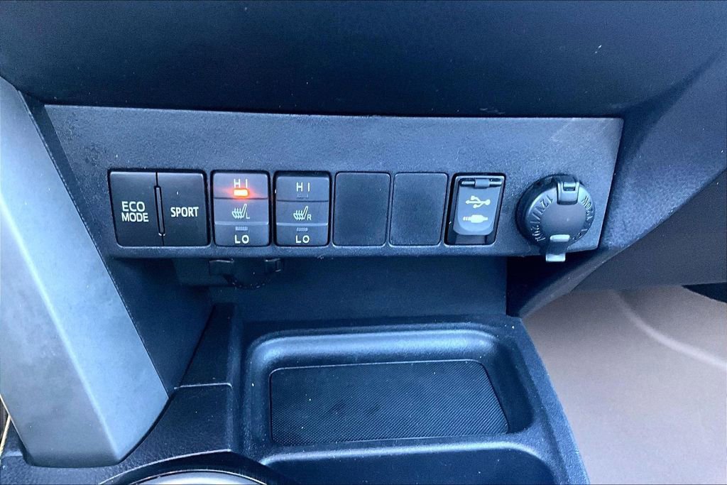Used 2016 Toyota RAV4 Limited image 15