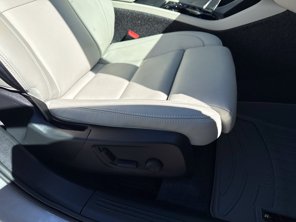 Used 2025 Volvo XC40 B5 Plus AWD/4WD image 41