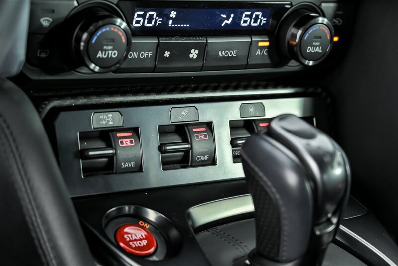 Used 2020 Nissan GT-R Premium AWD/4WD image 35
