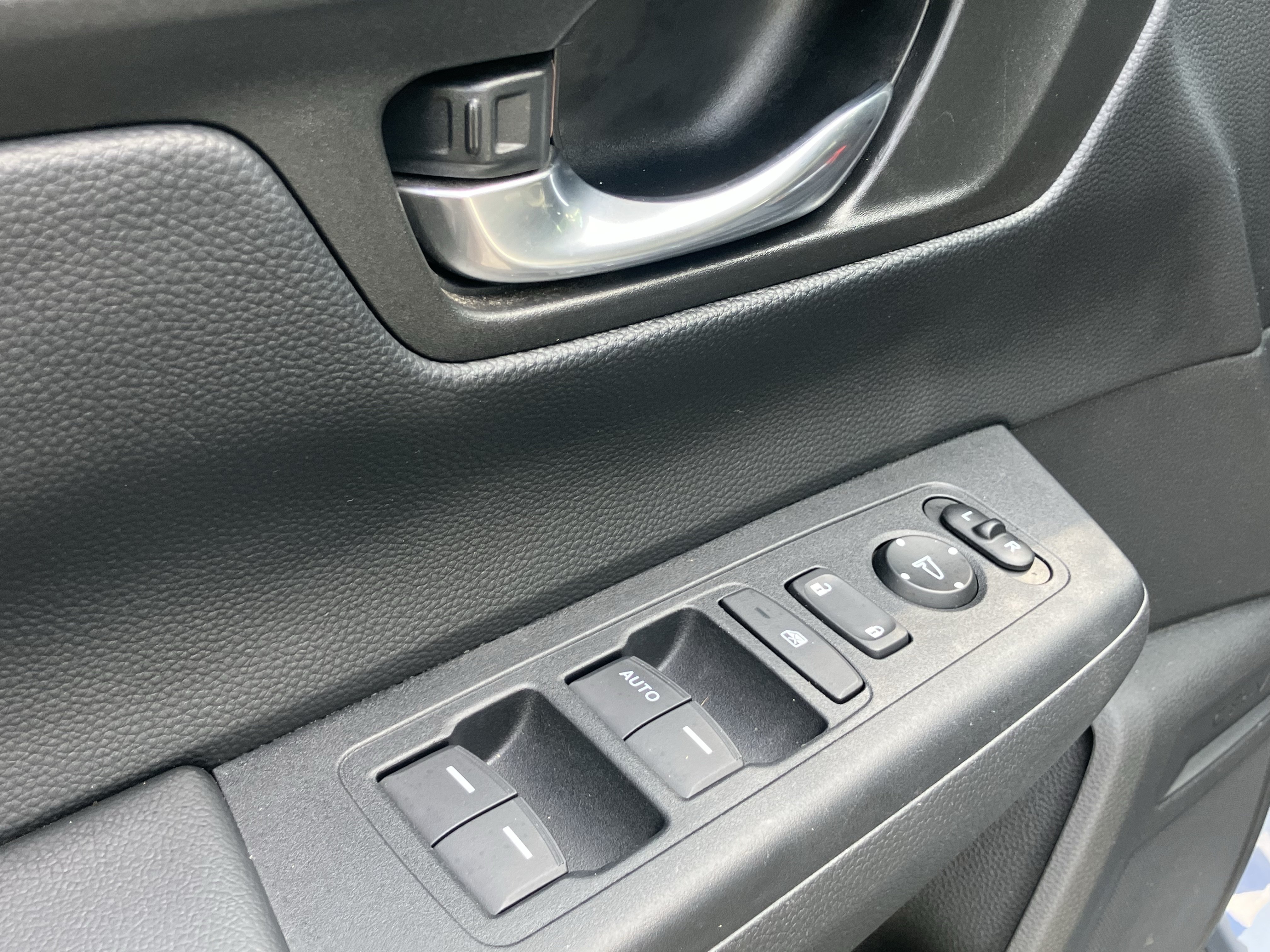 Used 2024 Honda CR-V LX image 15