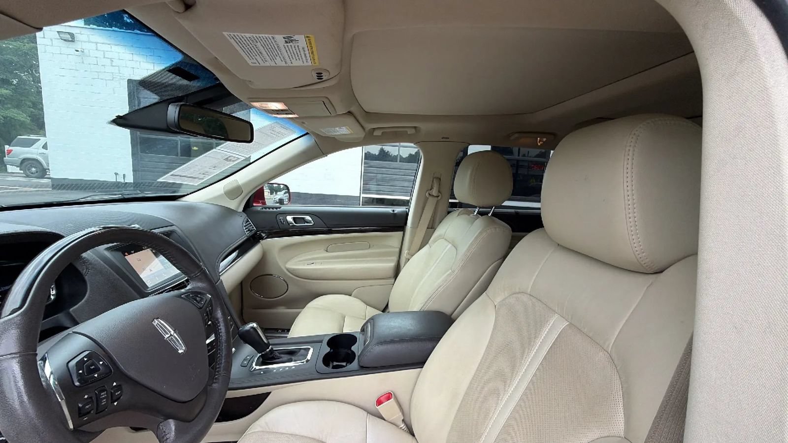 Used 2019 Lincoln MKT AWD image 20
