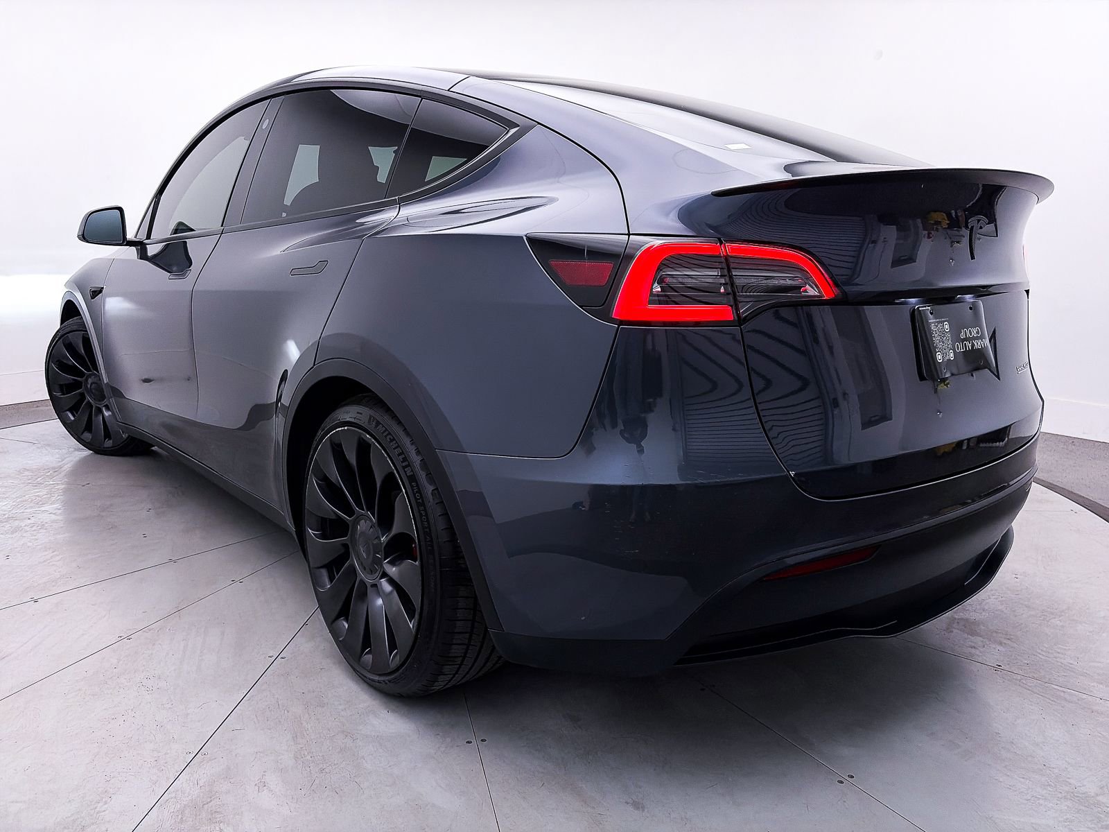 Used 2023 Tesla Model Y Performance image 2