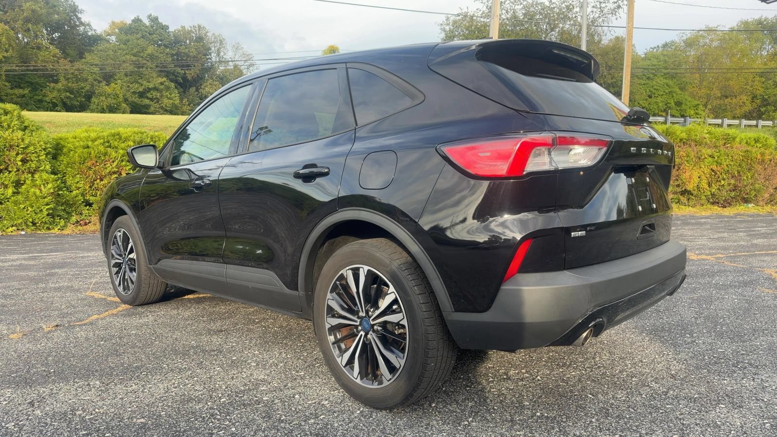 Used 2022 Ford Escape SE w/ SE Sport Appearance Package AWD/4WD image 6