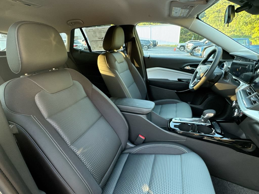 New 2026 Chevrolet Trax LT w/ LT Convenience Package FWD image 31