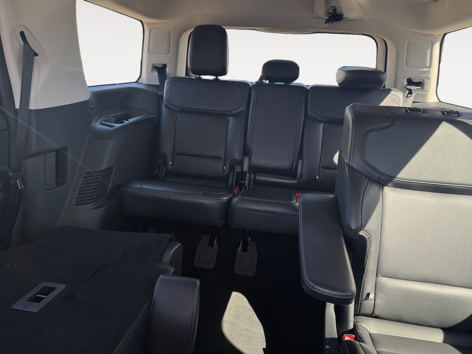 Used 2025 Ford Expedition Platinum image 13