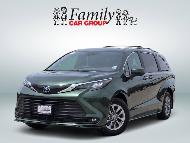 Used 2025 Toyota Sienna XLE