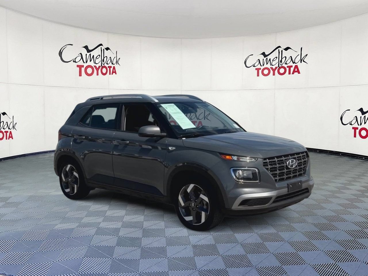 Used 2025 Hyundai Venue SEL FWD image 5