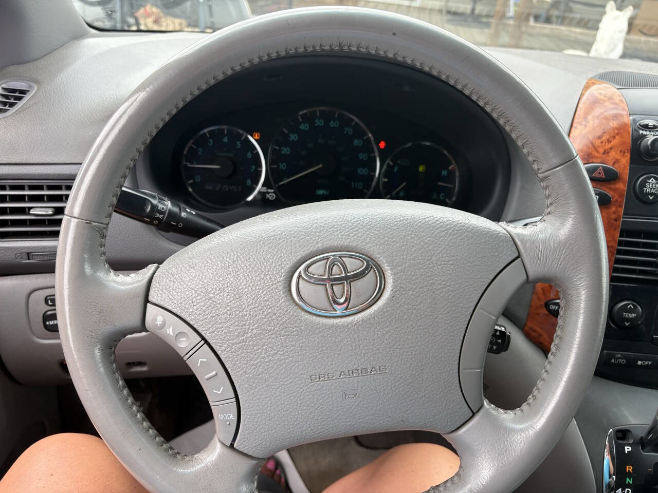 Used 2010 Toyota Sienna image 22