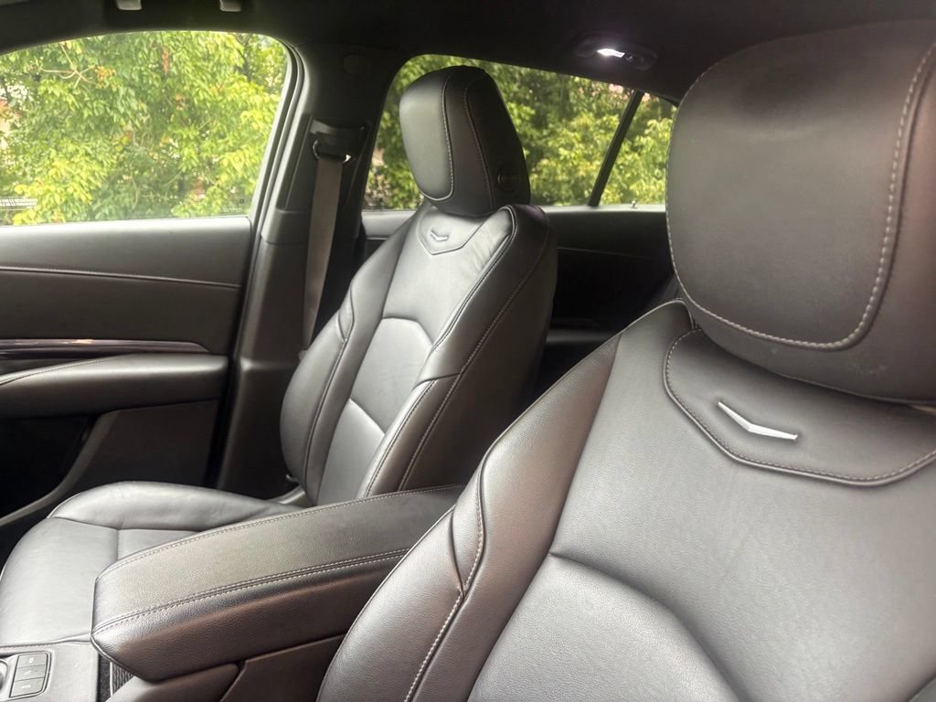 Used 2022 Cadillac XT4 Luxury w/ Trailering Package AWD/4WD image 23
