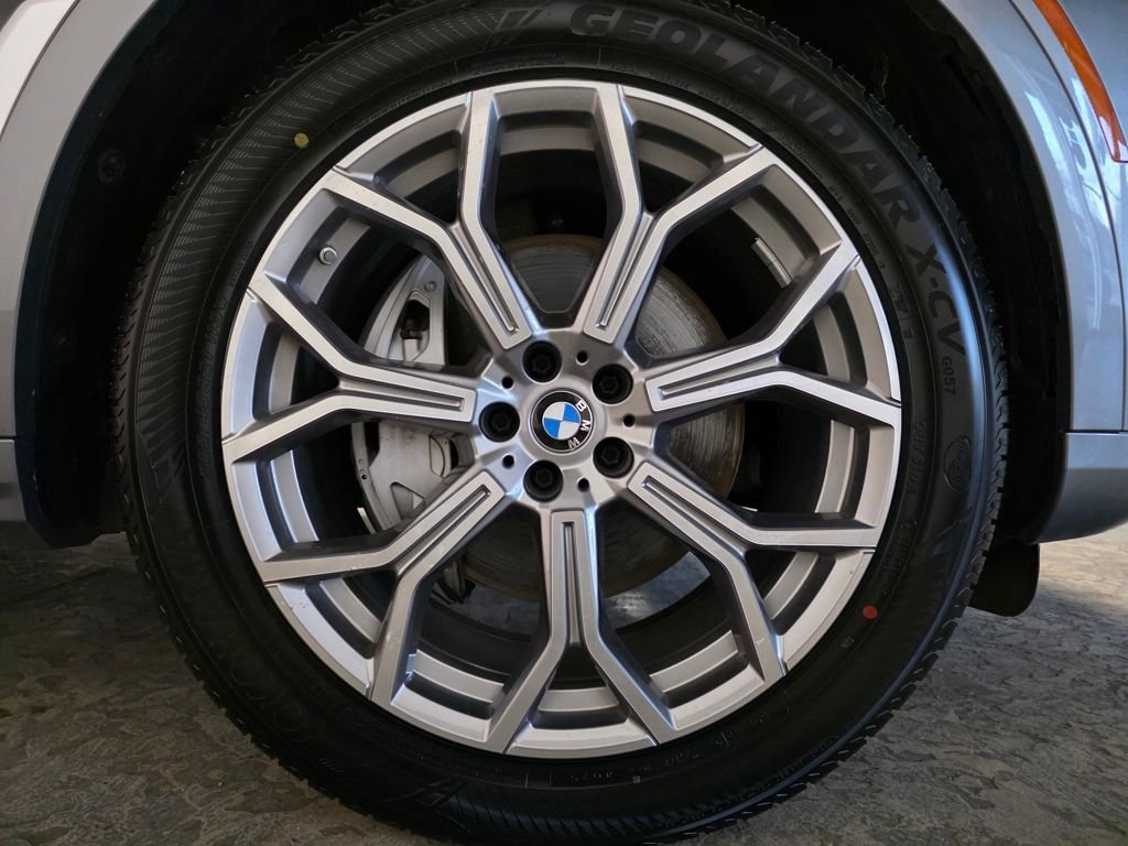 Used 2025 BMW X7 xDrive40i w/ Premium Package image 36