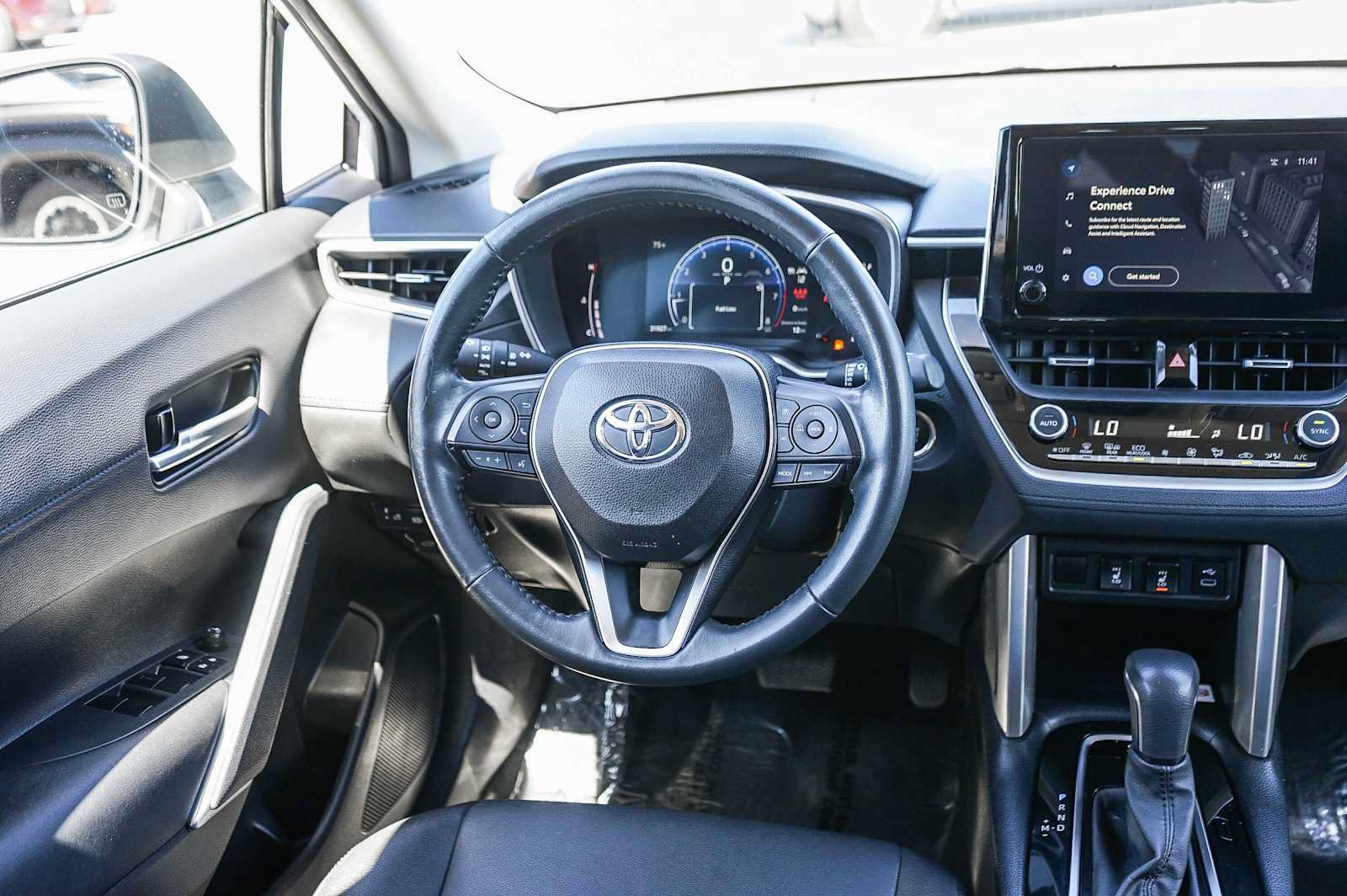 Used 2023 Toyota Corolla Cross XLE w/ Convenience Package FWD image 15